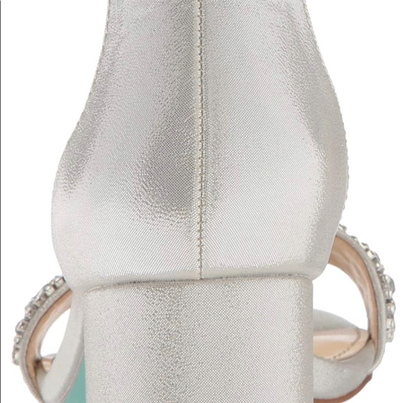 ❤️ Betsey Johnson silver healed sandal with gem rhinestones - Picture 3 of 5